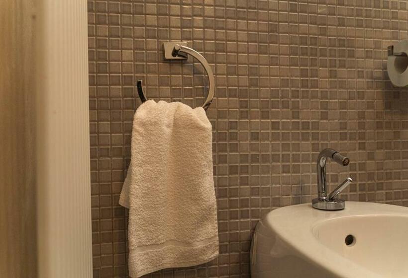 标准间带漩涡浴缸, Taranto Mn Place