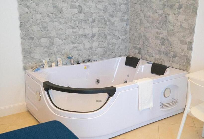 豪华套房, Taranto Mn Place