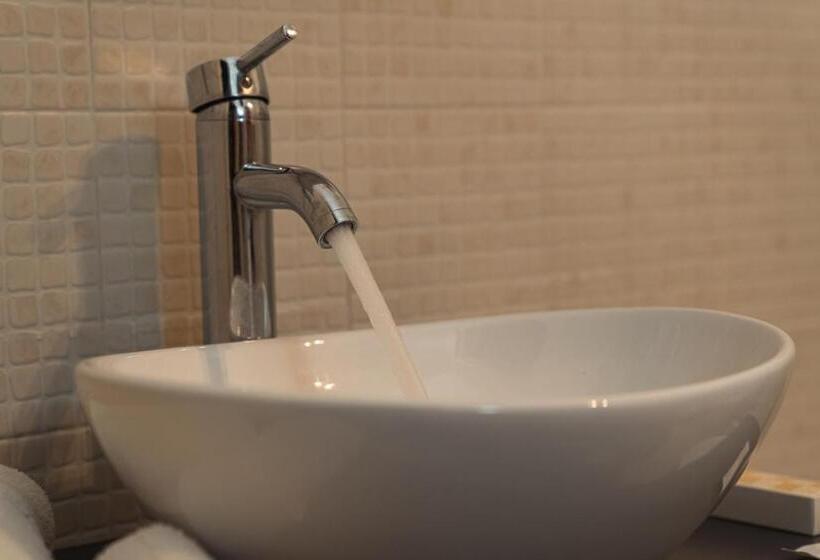 豪华套房, Taranto Mn Place