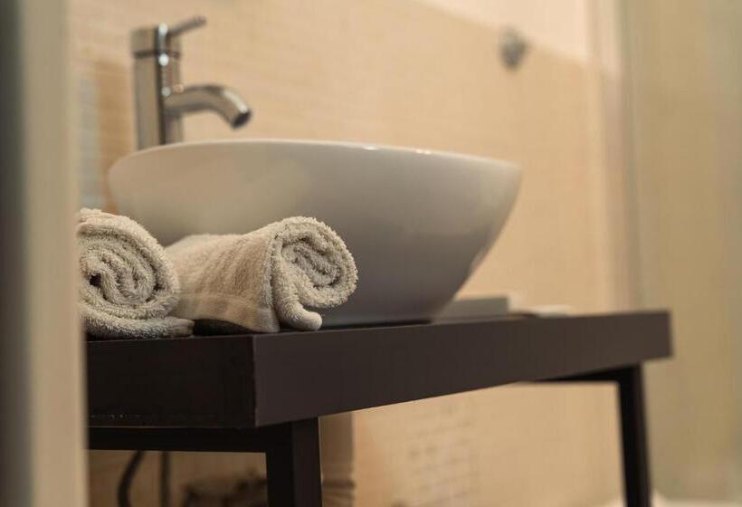 高级大房间, Taranto Mn Place