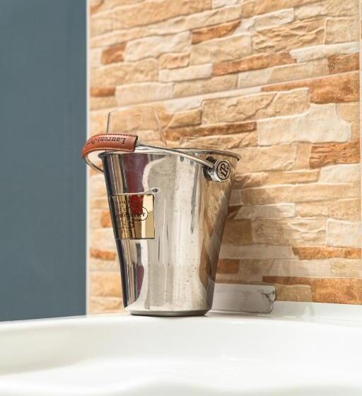 标准间, Taranto Mn Place