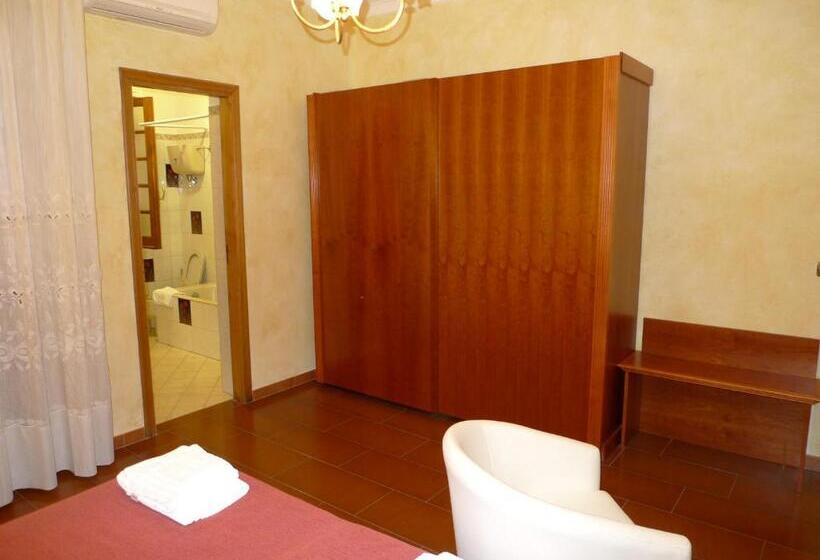Трехместный Номер Стандарт с Балконом, B&b Il Nido