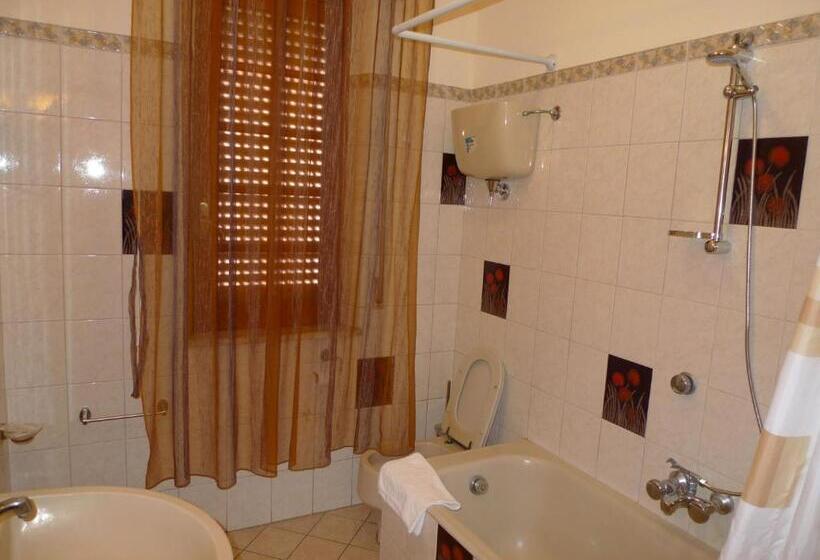 Трехместный Номер Стандарт с Балконом, B&b Il Nido