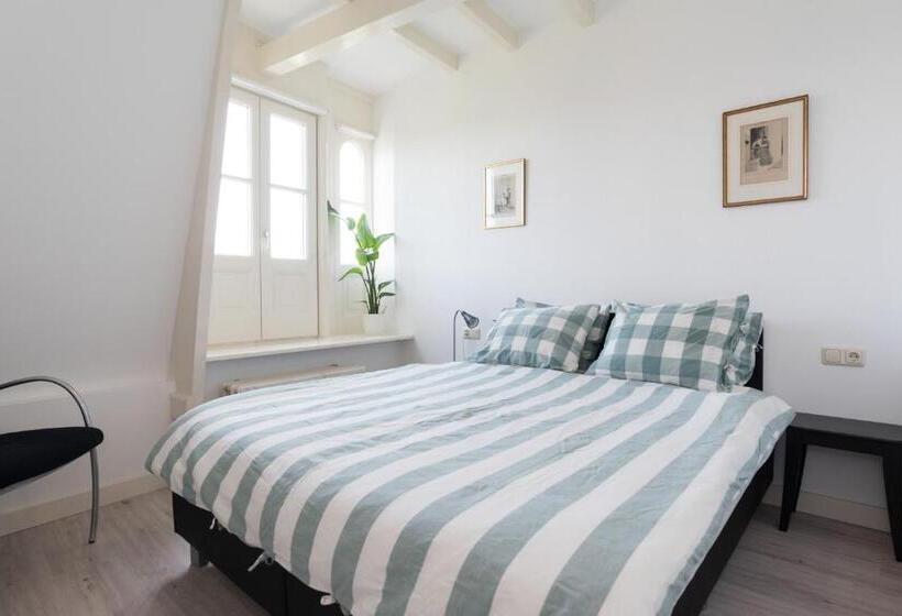 סוויטה, Central Rooftop Terrace Guest Suite