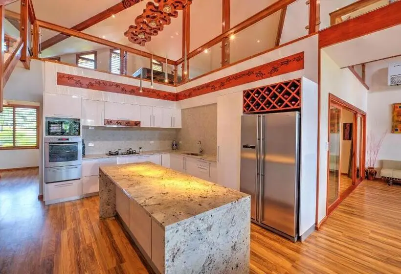 1 Bedroom Penthouse Apartment, Maui Palms
