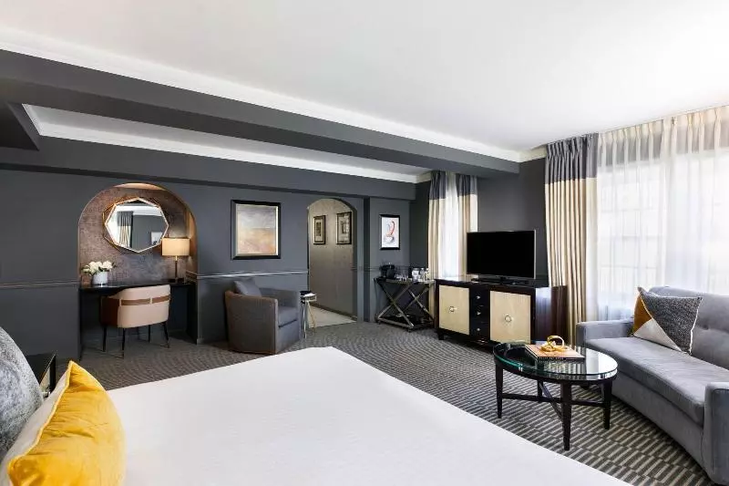 Deluxe-huone King-vuode, Ambassador Hotel Tulsa, Autograph Collection
