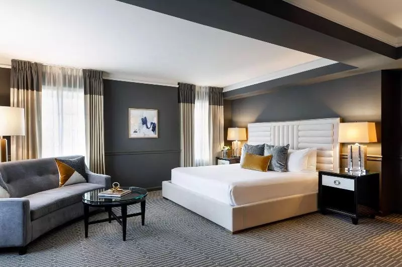 Deluxe-huone King-vuode, Ambassador Hotel Tulsa, Autograph Collection