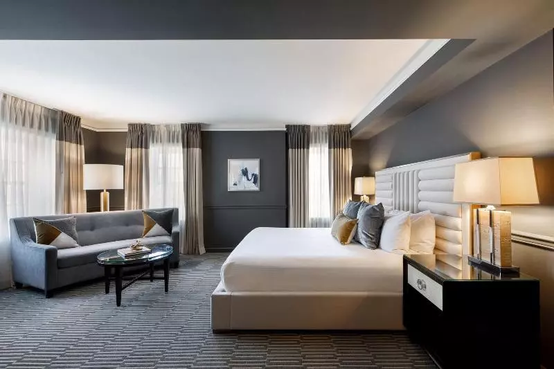 Deluxe-huone King-vuode, Ambassador Hotel Tulsa, Autograph Collection
