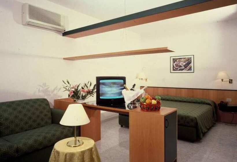 غرفة قياسية ثلاثية, Ambrosio La Corte