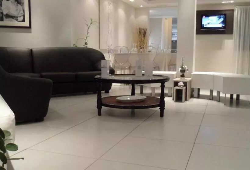Superior Kolmen Hengen Huone, La Corte