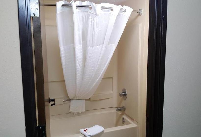 חדר סטנדרט עם מיטת קינג, Baymont By Wyndham Belleville Airport Area Free Airport Shuttle