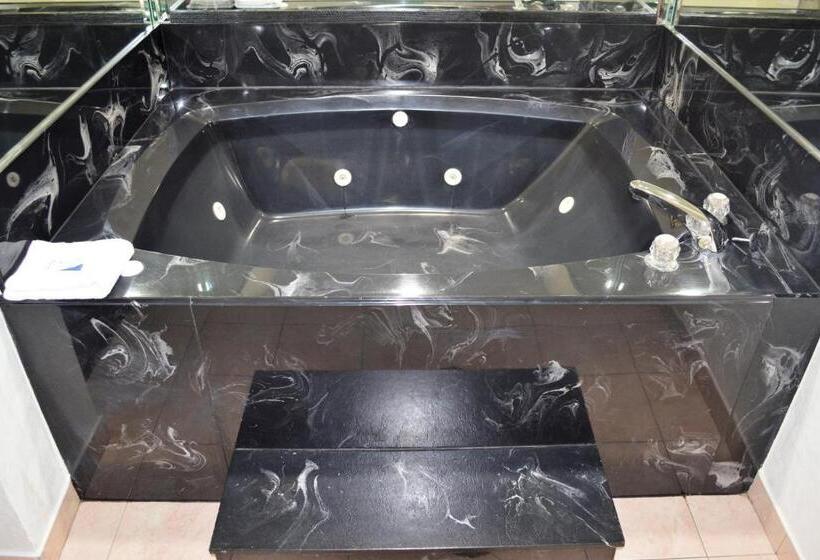 带大床的套房, Melrose @ Seabrook, Bw Signature Collection