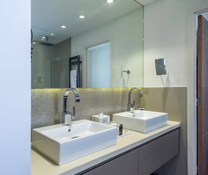 테라스 디럭스 룸, Hôtel Golf & Spa Château De La Bégude The Originals Collection