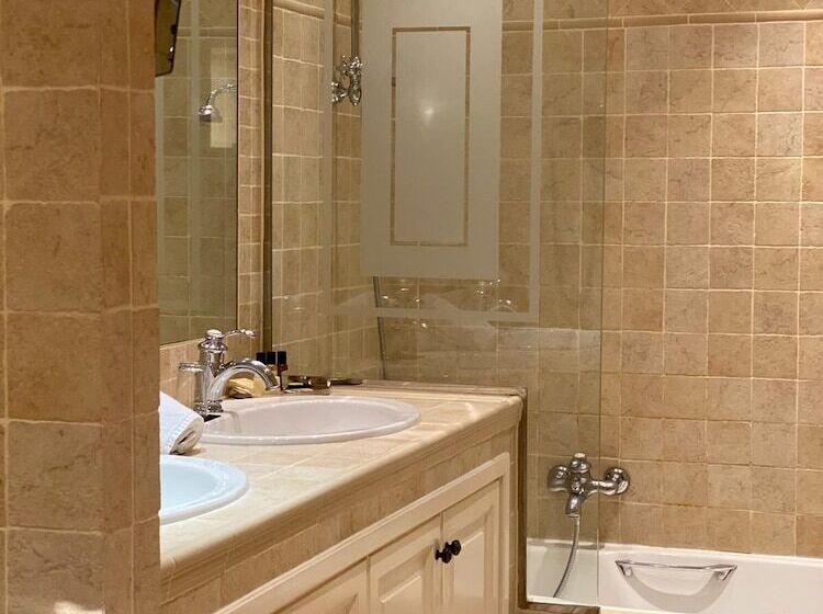 테라스 스위트, Hôtel Golf & Spa Château De La Bégude The Originals Collection