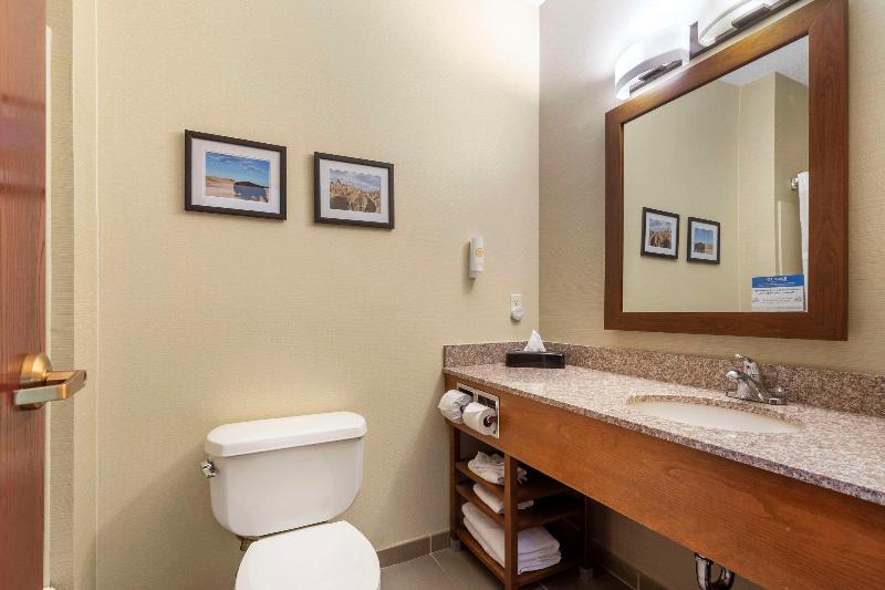 מיטת קינג בסוויטה, Comfort Inn & Suites