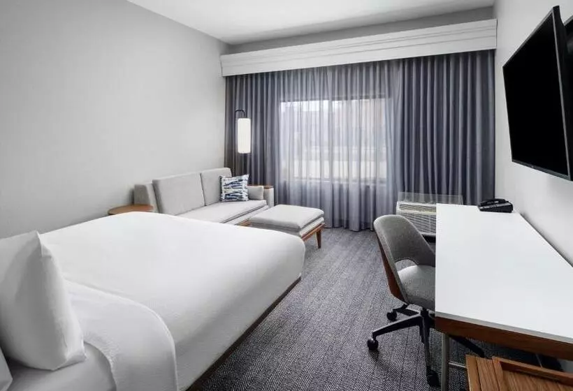 اتاق استاندارد با تخت بزرگ برای معلولان, Courtyard Baton Rouge Siegen Lane