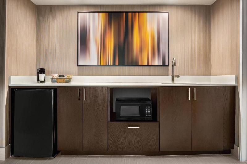 스위트 킹사이즈 침대, Courtyard By Marriott Dayton North