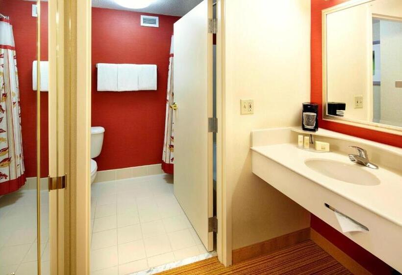 带大床的标准间, Courtyard Newark Granville