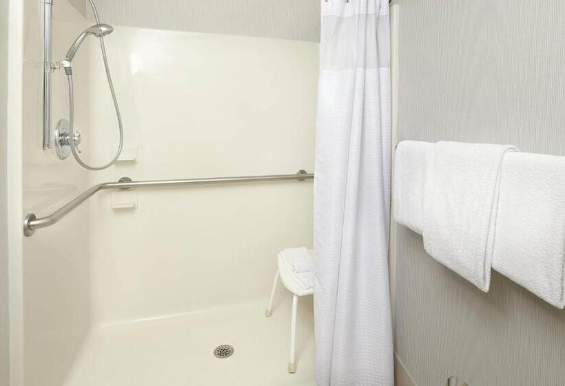 带大床的标准间, Courtyard Newark Granville