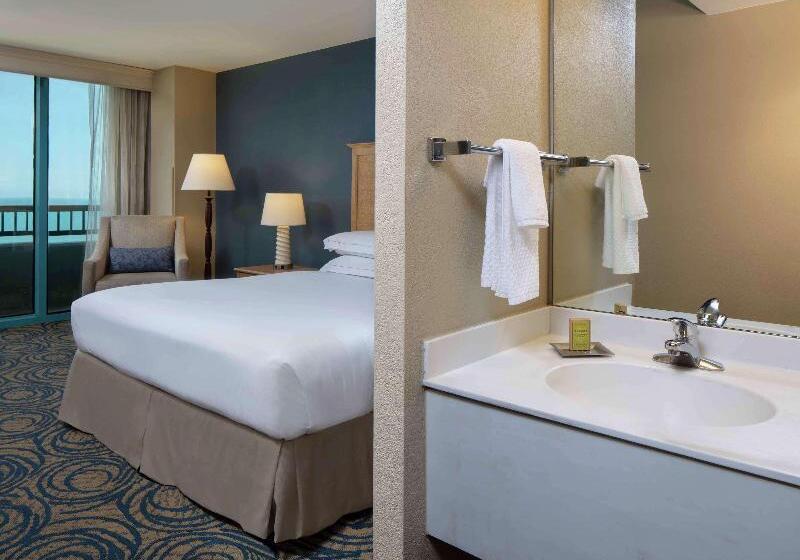 חדר סטנדרט נוף לבריכה, Hilton Daytona Beach Oceanfront Resort