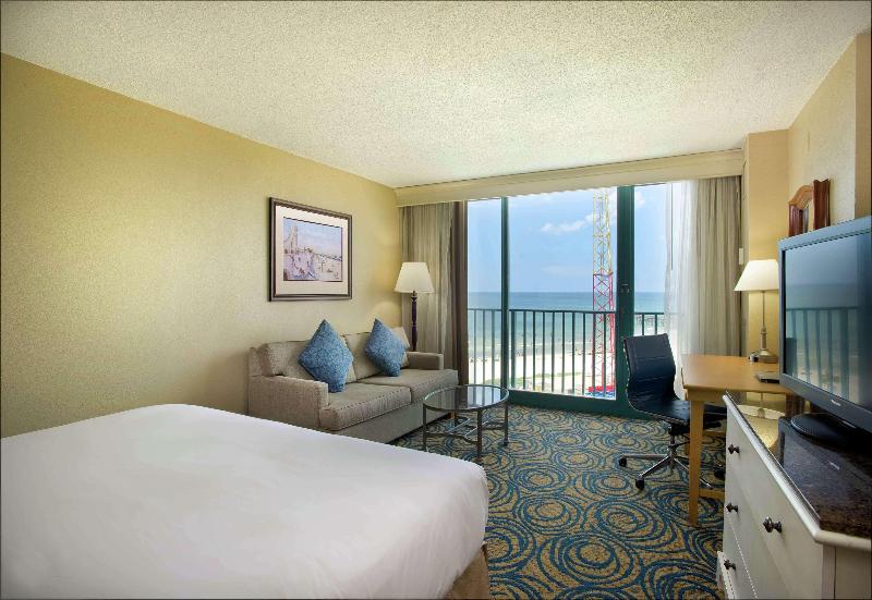 Номер Стандарт Вид на Бассейн, Hilton Daytona Beach Oceanfront Resort