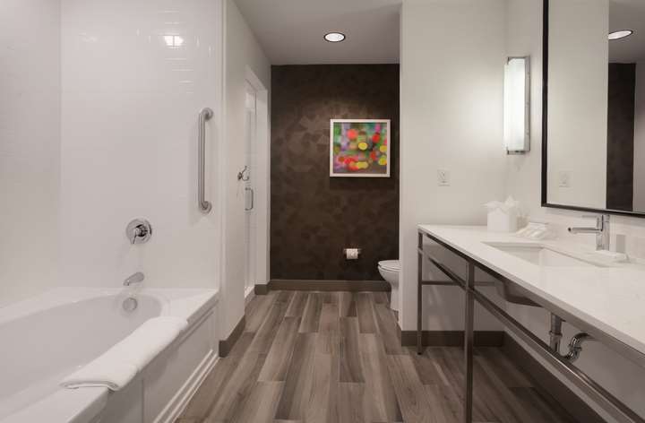 غرفة قياسية سرير كينج, Hilton Daytona Beach Oceanfront Resort