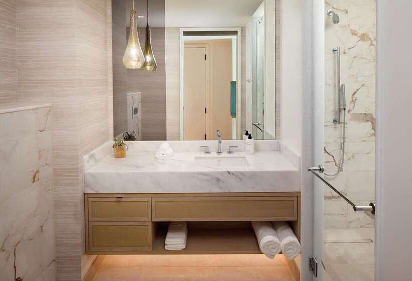 חדר סטנדרט עם מיטת קינג, Hilton Daytona Beach Oceanfront Resort