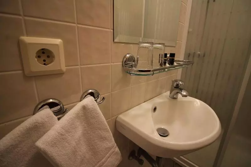 身障者適用キングサイズベッドルーム, Holiday Inn Express Hillsville, An Ihg