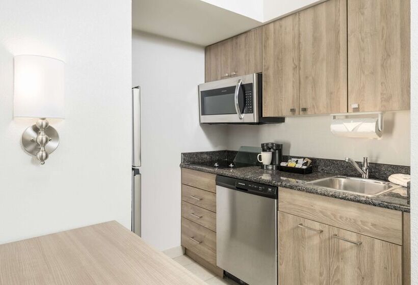 Svit, Homewood Suites By Hilton Miami Airport/blue Lagoon