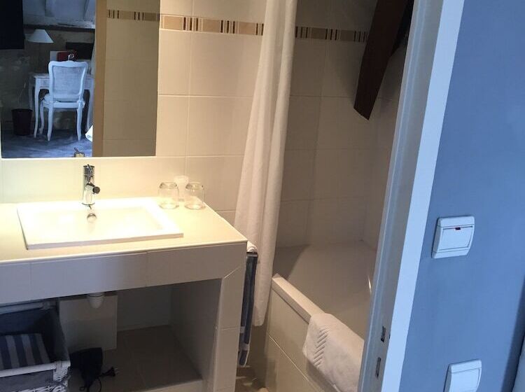 غرفة قياسية, Hostellerie Les Griffons