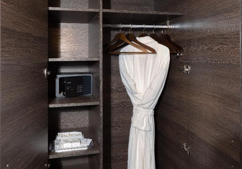 חדר סטנדרט, מיטת קינג, מותאם לאדם עם מוגבלויות, Howard Johnson By Wyndham Scott Lafayette