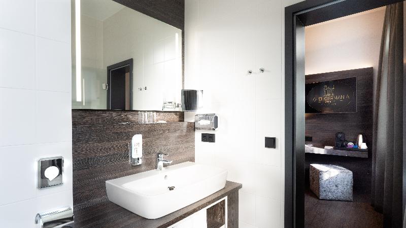 חדר סטנדרט, מיטת קינג, מותאם לאדם עם מוגבלויות, Howard Johnson By Wyndham Scott Lafayette