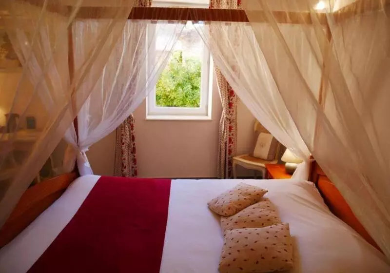 コンフォートルーム, Hôtel La Bastide Des Monges