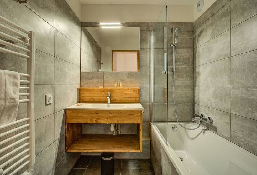 اتاق استاندارد سه نفره, Hôtel Le Montana