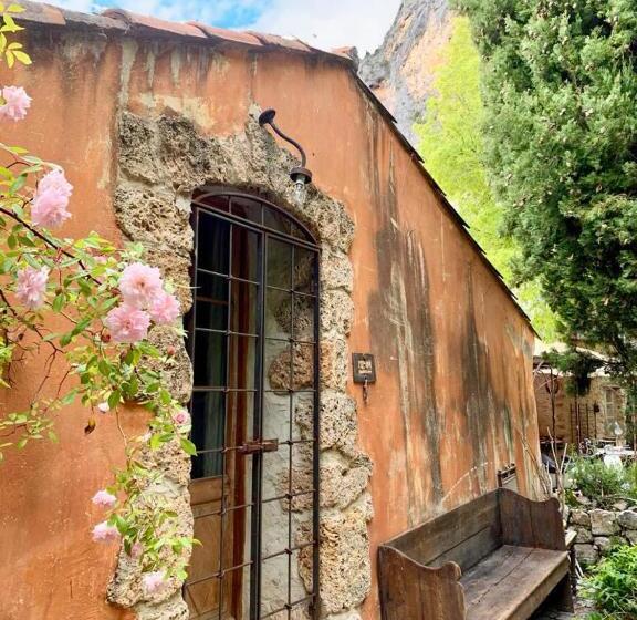 スタンダードインサイドビュールーム, La Bouscatière