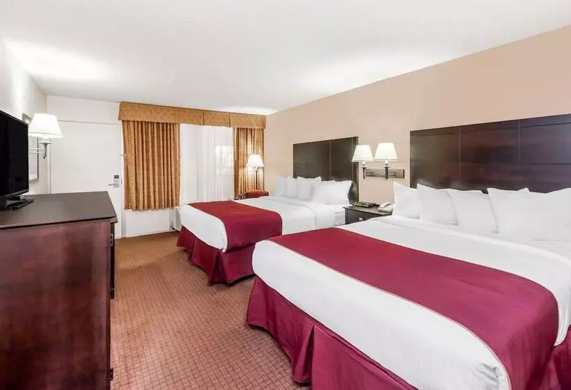 ２ダブルベッドのスタンダードルーム, Ramada By Wyndham Grayling Hotel & Conference Center