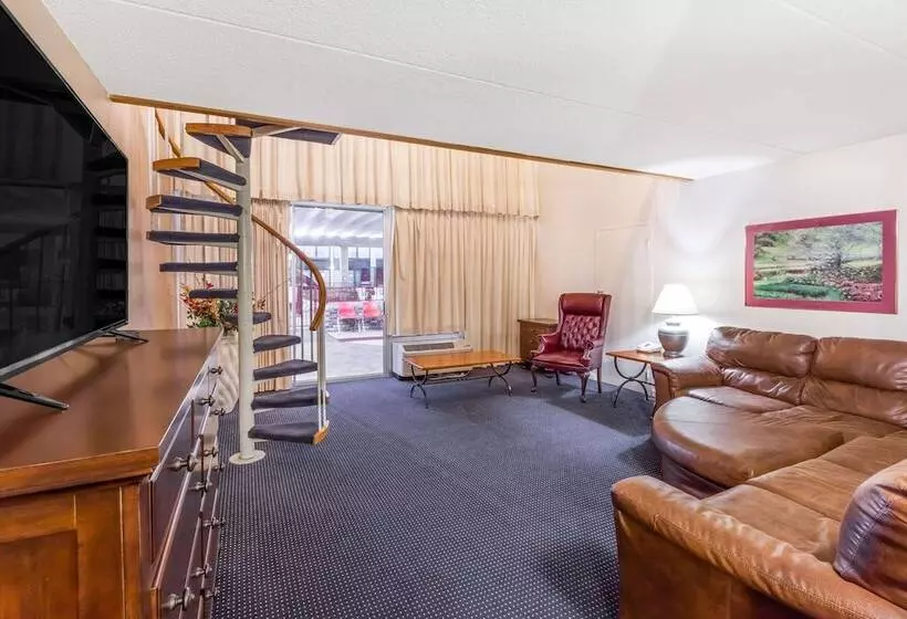 ダブルベッドスタンダードルーム, Ramada By Wyndham Grayling Hotel & Conference Center