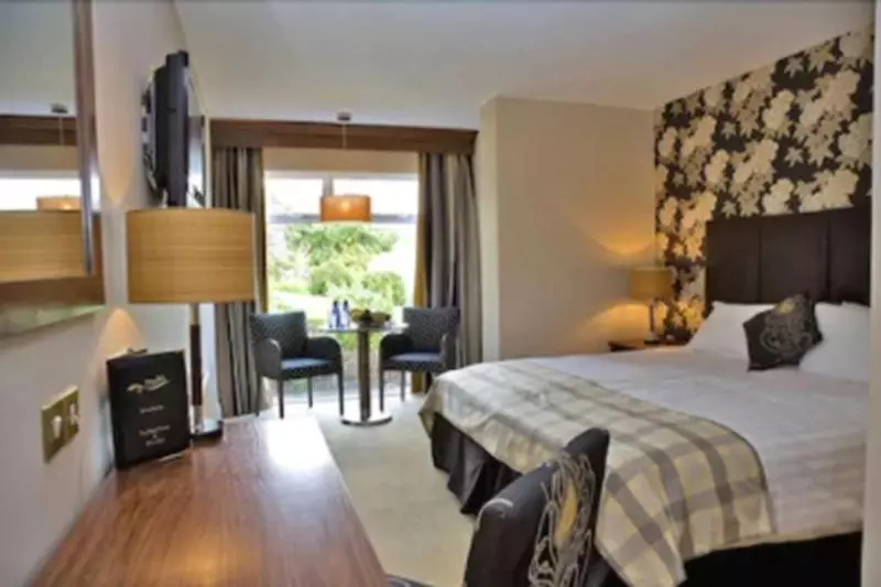 キングサイズベッドのスイートルーム, Ramada By Wyndham Grayling Hotel & Conference Center