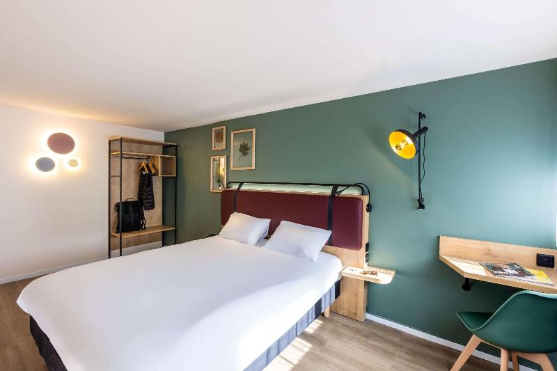 带大床的套房, Ramada By Wyndham Grayling Hotel & Conference Center