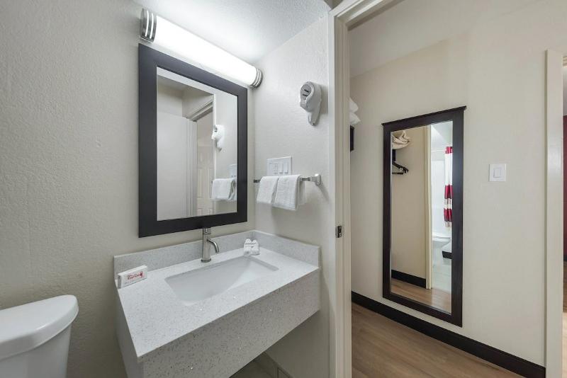 غرفة ديلوكس, Red Roof Inn & Suites Denton