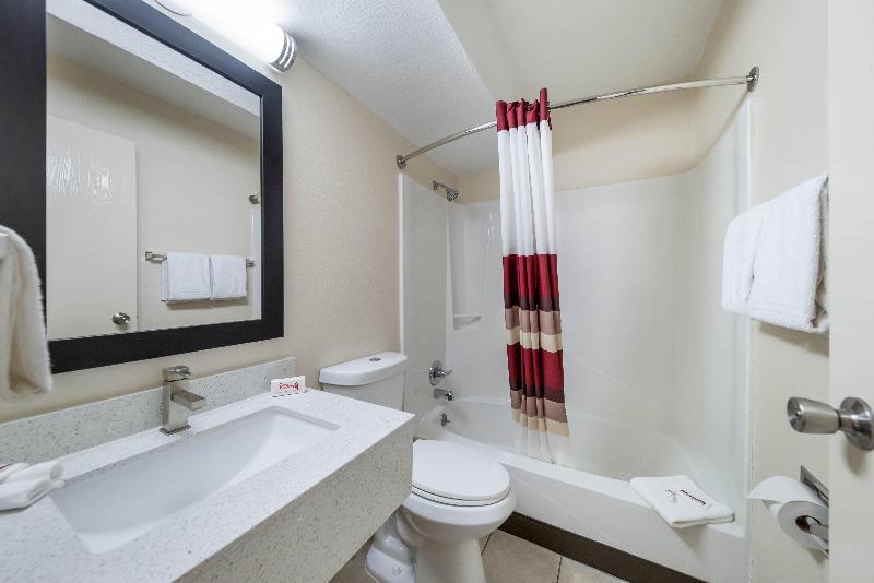 带大床的豪华间, Red Roof Inn & Suites Denton