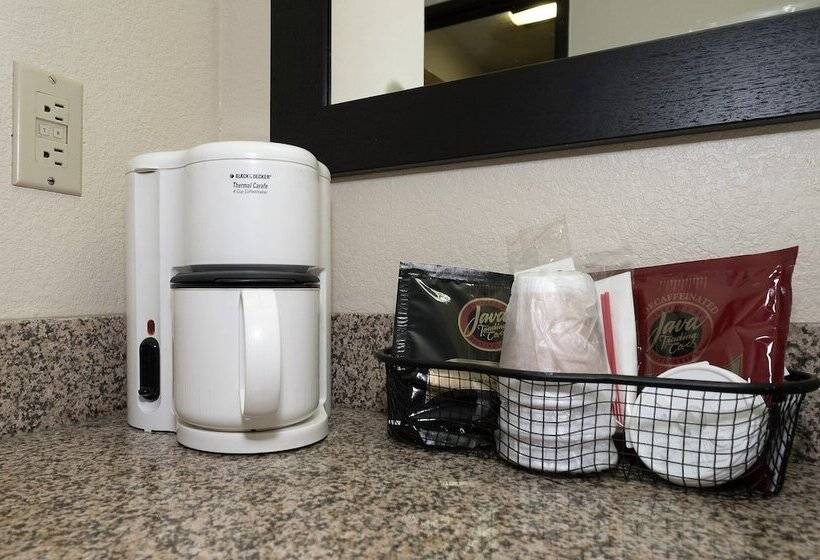 Номер Deluxe, Red Roof Inn & Suites Hermitage