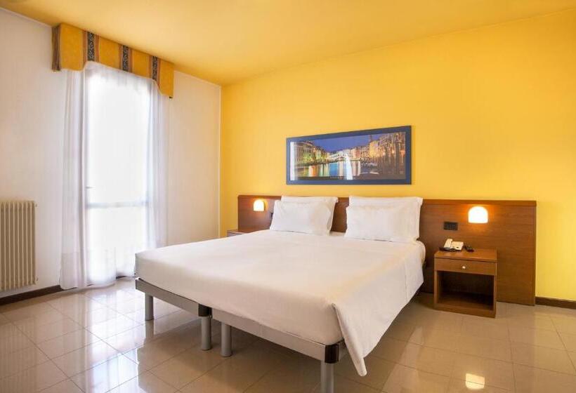 Номер Стандарт Трехместный, Best Western Titian Inn Hotel Venice Airport