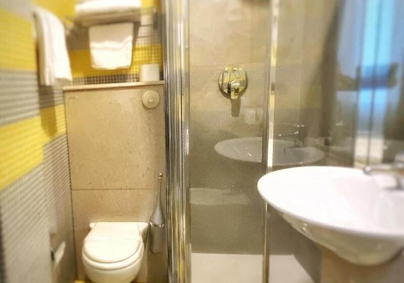 غرفة قياسية ثلاثية, Della Baia