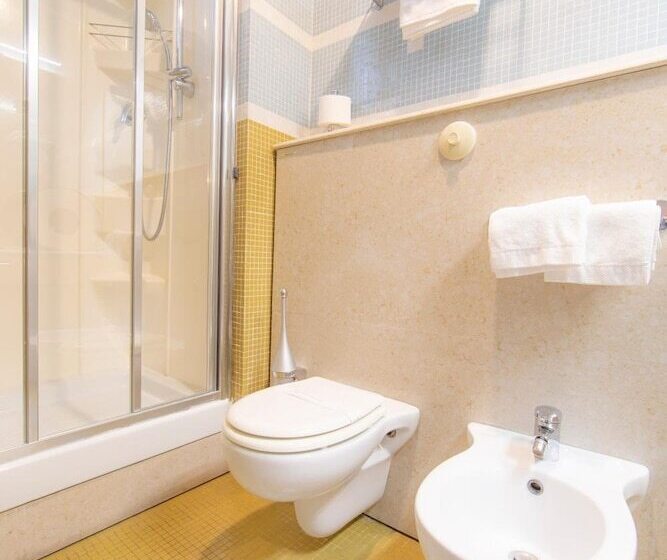 Standard Yhden Hengen Huone, Della Baia