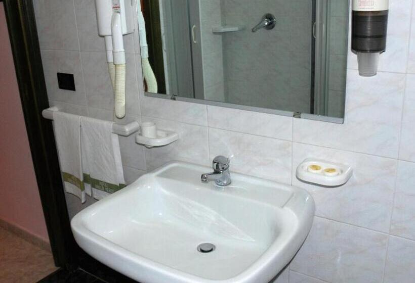 חדר סטנדרט לשלושה, Grillo Verde