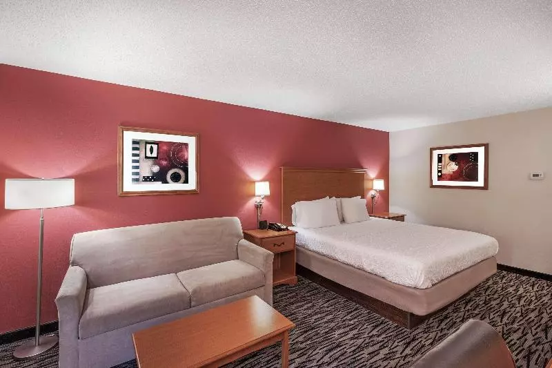 キングサイズベッドのスタンダードルーム, Hampton Inn Aiken