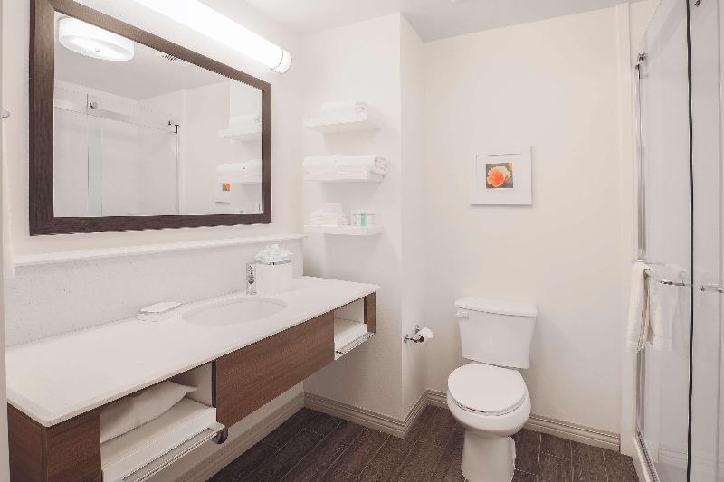 キングサイドベッドのスタンダードワンルーム, Hampton Inn And Suites Camarillo