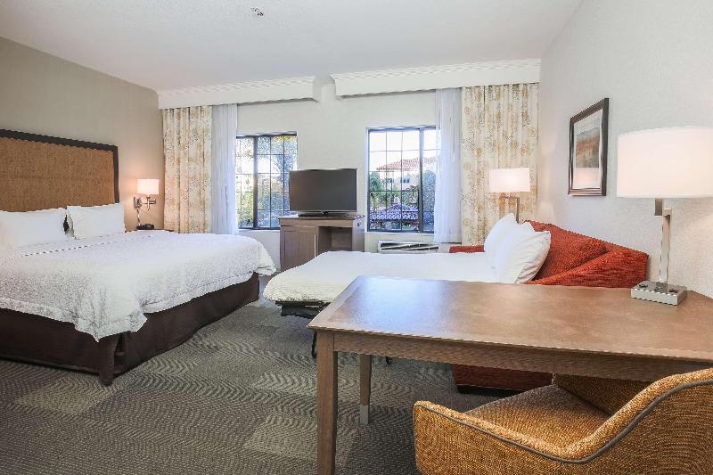 带大床的标准工作室, Hampton Inn And Suites Camarillo