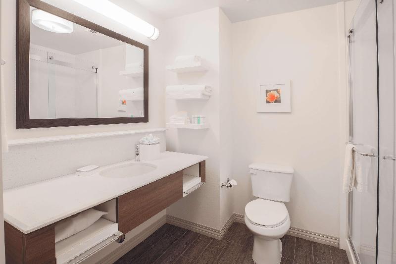 キングサイドベッドのスタンダードワンルーム, Hampton Inn And Suites Camarillo